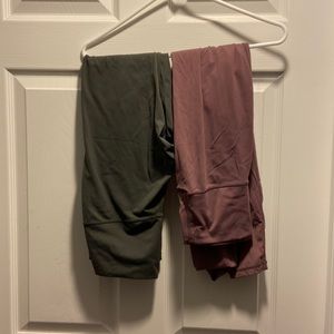 2 pair of leggings